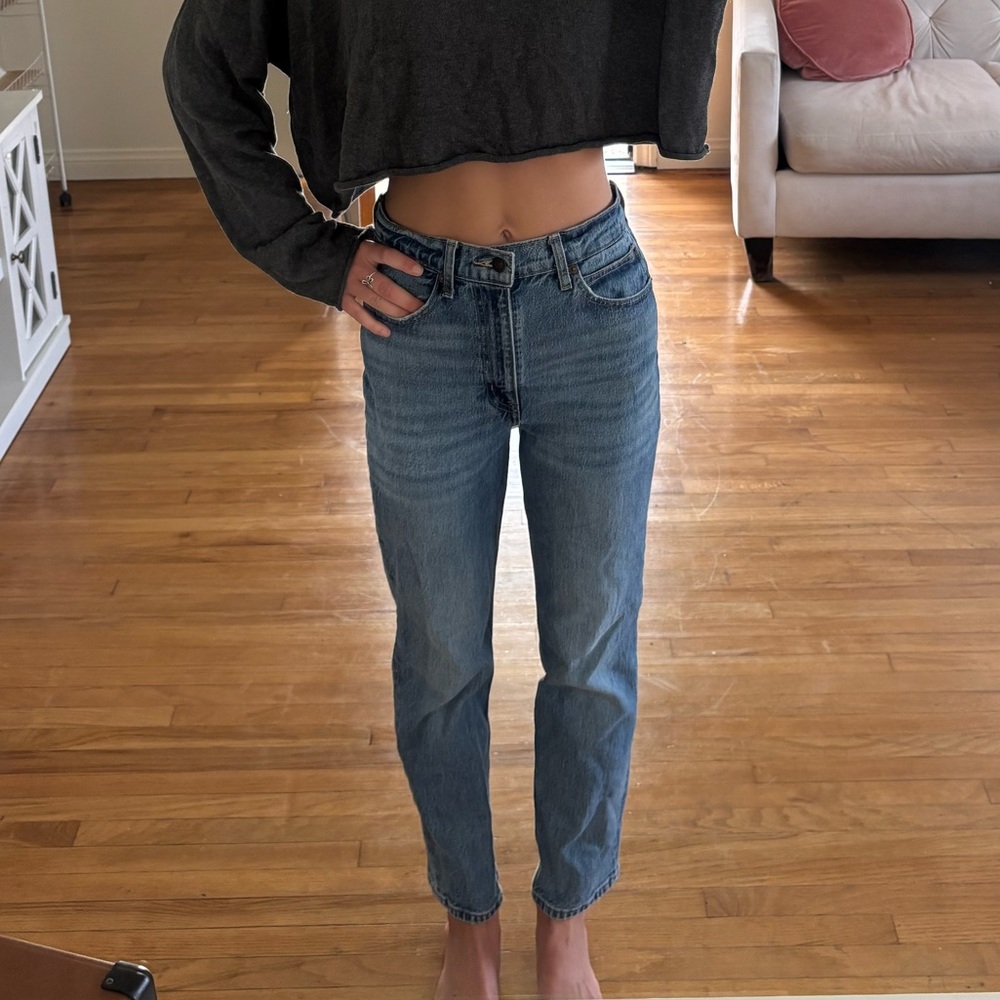 Levi’s Denim Jeans! Super cute fit (W27, L29)